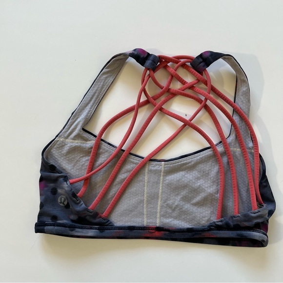 LuluLemon Free to be Wild | size 4 - Picture 3 of 4